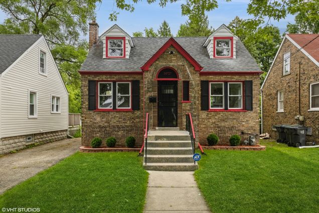14727 Riverside Drive South Holland, IL House Active - Photo 1 of 12. Opens carousel modal