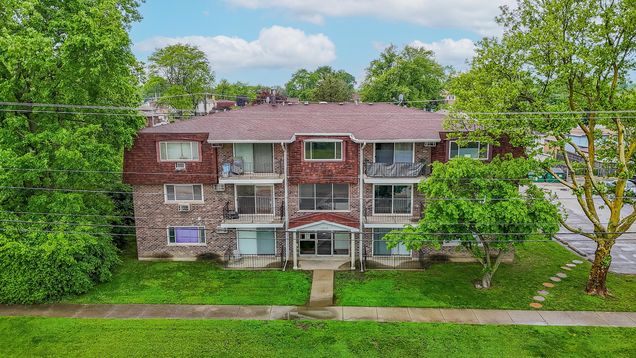 11010 Central Avenue Unit 2A Chicago Ridge, IL Condo Active - Photo 1 of 31. Opens carousel modal