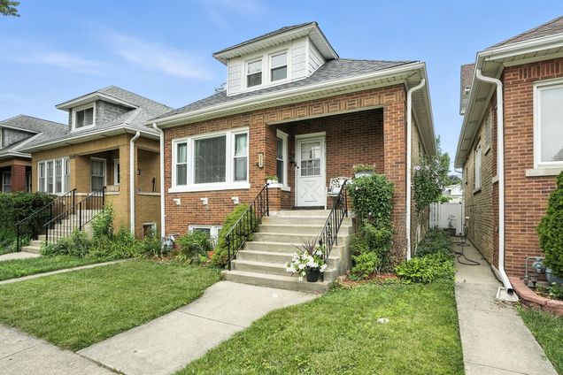 4224 N Oriole Avenue Norridge, IL House Active - Photo 1 of 29. Opens carousel modal