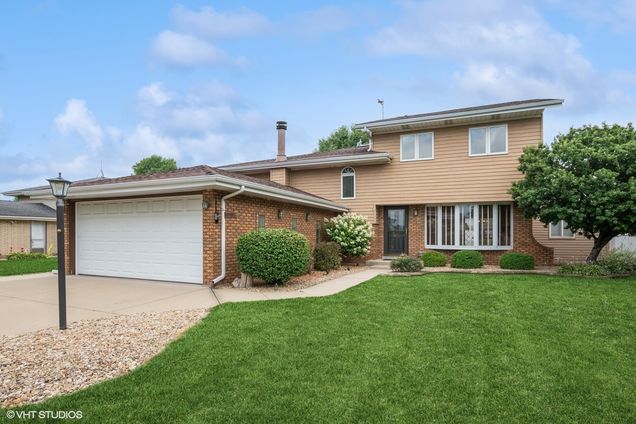7812 W 81st Street Bridgeview, IL House Active - Photo 1 of 23. Opens carousel modal