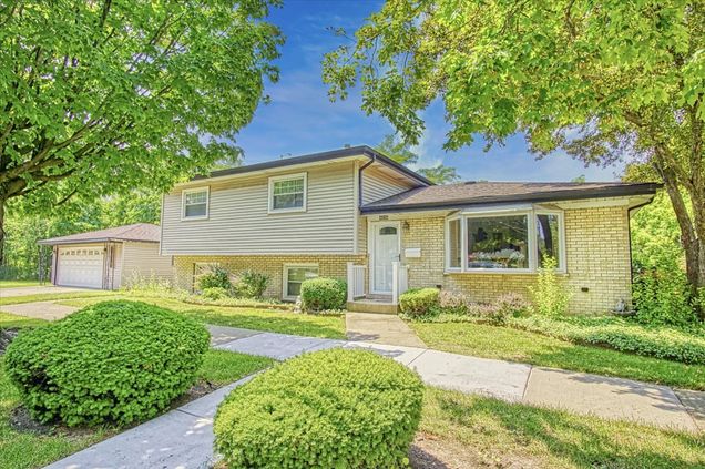 4034 Denley Avenue Schiller Park, IL House Active - Photo 1 of 19. Opens carousel modal