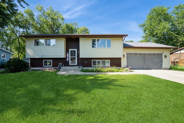 4910 Willow Lane McHenry, IL House Active - Photo 1 of 19. Opens carousel modal