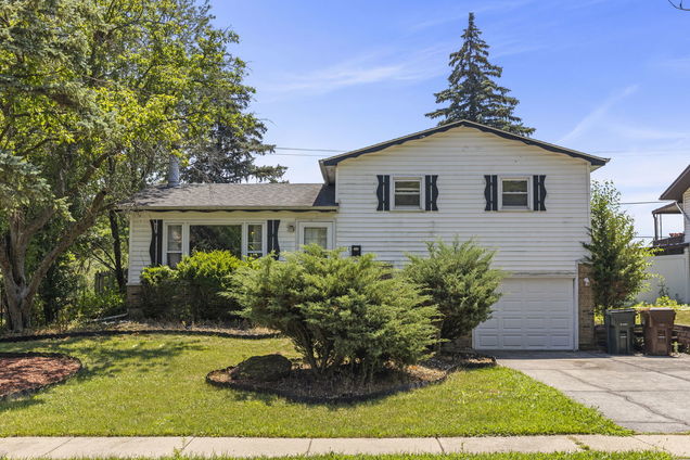 4341 190th Place Country Club Hills, IL House Active - Photo 1 of 23. Opens carousel modal