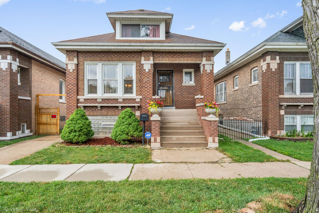 2330 Gunderson Avenue Berwyn, IL House Active - Photo 1 of 25. Opens carousel modal