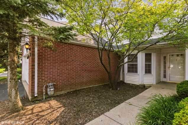 108 Meadowbrook Lane Lake Bluff, IL Townhouse Active - Photo 1 of 25. Opens carousel modal