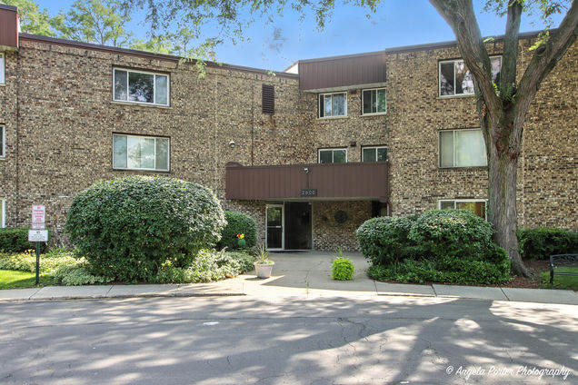 2600 Brookwood Way Drive Unit 305 Rolling Meadows, IL Condo Active - Photo 1 of 19. Opens carousel modal