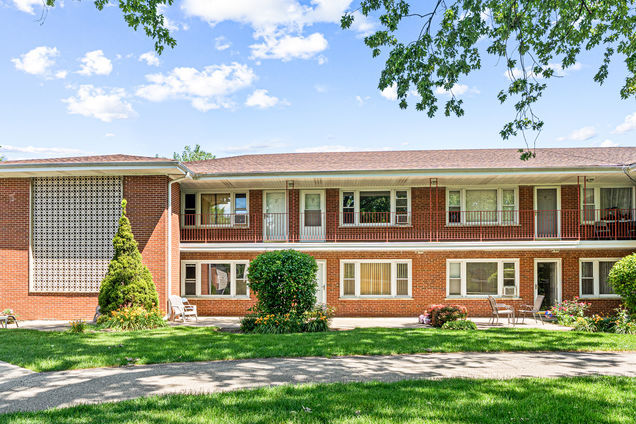 1103 Holiday Lane Unit 13 Des Plaines, IL Condo Active - Photo 1 of 20. Opens carousel modal