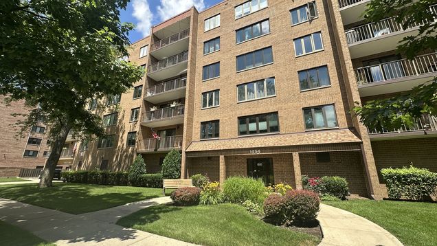 1454 Ashland Avenue Unit 505 Des Plaines, IL Condo Active - Photo 1 of 15. Opens carousel modal