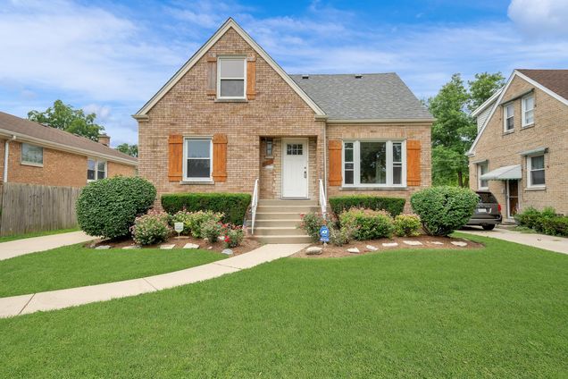 2242 S 5th Avenue North Riverside, IL House Active - Photo 1 of 27. Opens carousel modal