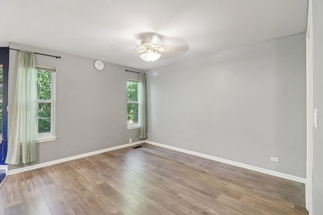 136 Parkview Drive Wauconda, IL Townhouse Sold - Photo 11 of 30. Opens carousel modal