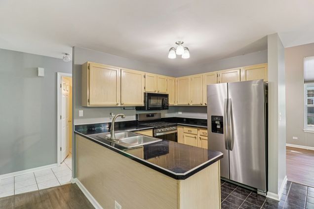 136 Parkview Drive Wauconda, IL Townhouse Sold - Photo 8 of 30. Opens carousel modal