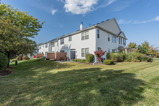 2820 Glacier Way Unit B Wauconda, IL Townhouse Sold - Photo 22 of 24. Opens carousel modal