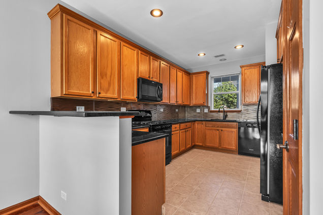 2820 Glacier Way Unit B Wauconda, IL Townhouse Sold - Photo 7 of 24. Opens carousel modal