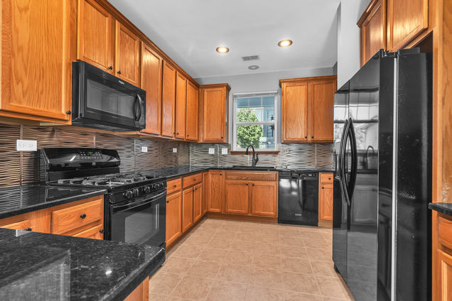 2820 Glacier Way Unit B Wauconda, IL Townhouse Sold - Photo 8 of 24. Opens carousel modal