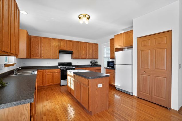 2722 Moraine Valley Road Wauconda, IL House Sold - Photo 13 of 42. Opens carousel modal