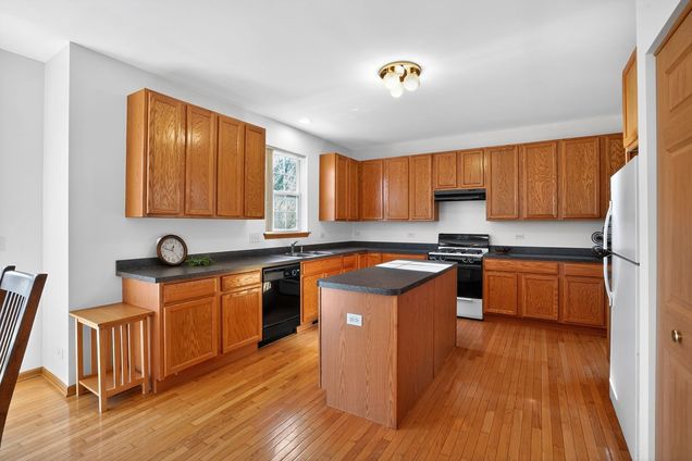 2722 Moraine Valley Road Wauconda, IL House Sold - Photo 15 of 42. Opens carousel modal