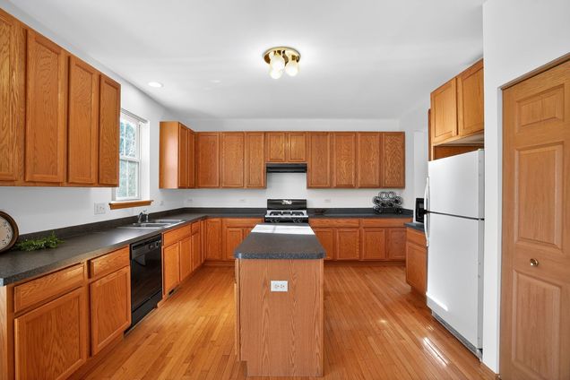 2722 Moraine Valley Road Wauconda, IL House Sold - Photo 17 of 42. Opens carousel modal