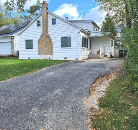 908 Ridge Avenue Wauconda, IL House Sold - Photo 3 of 20. Opens carousel modal