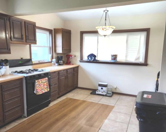 908 Ridge Avenue Wauconda, IL House Sold - Photo 7 of 20. Opens carousel modal