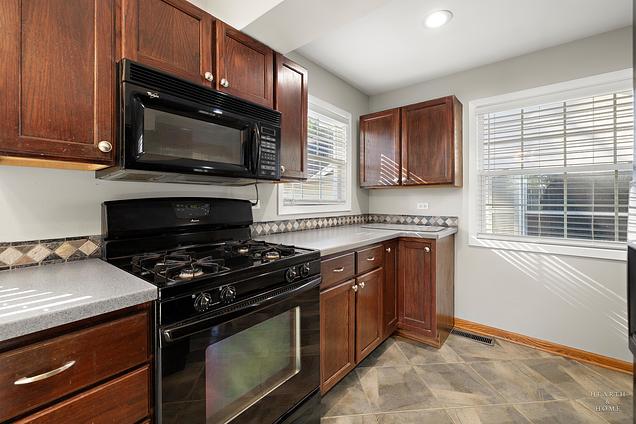 25721 W Lakeview Avenue Wauconda, IL House Sold - Photo 22 of 54. Opens carousel modal