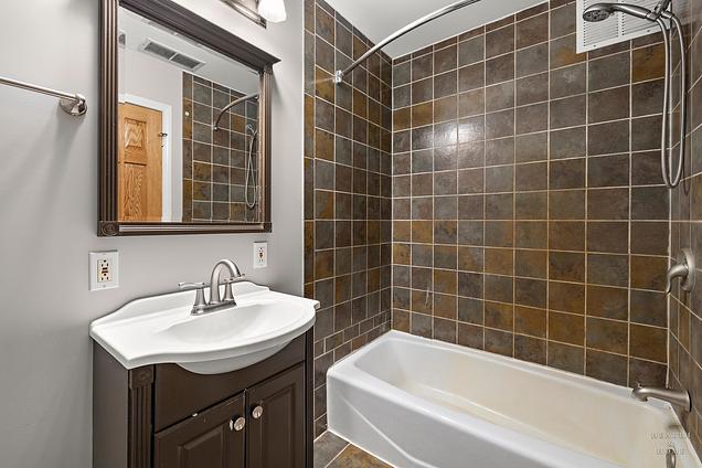 25721 W Lakeview Avenue Wauconda, IL House Sold - Photo 36 of 54. Opens carousel modal