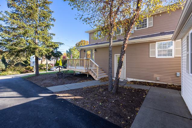 25721 W Lakeview Avenue Wauconda, IL House Sold - Photo 9 of 54. Opens carousel modal