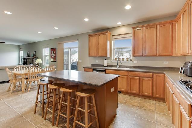 2409 Bluewater Drive Wauconda, IL House Contingent - Photo 4 of 40. Opens carousel modal