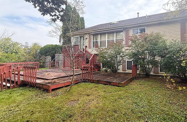 533 Farmhill Circle Wauconda, IL House Contingent - Photo 8 of 8. Opens carousel modal