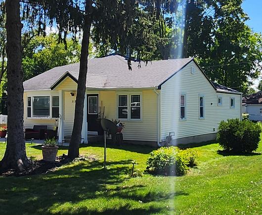 212 Lewis Avenue Wauconda, IL House Contingent - Photo 3 of 32. Opens carousel modal
