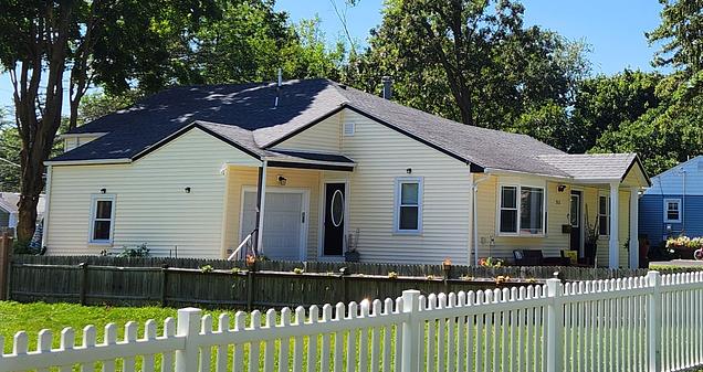 212 Lewis Avenue Wauconda, IL House Contingent - Photo 4 of 32. Opens carousel modal