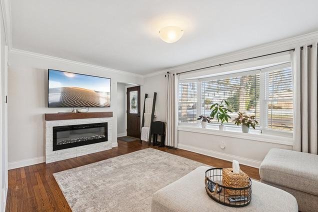212 Lewis Avenue Wauconda, IL House Contingent - Photo 5 of 32. Opens carousel modal