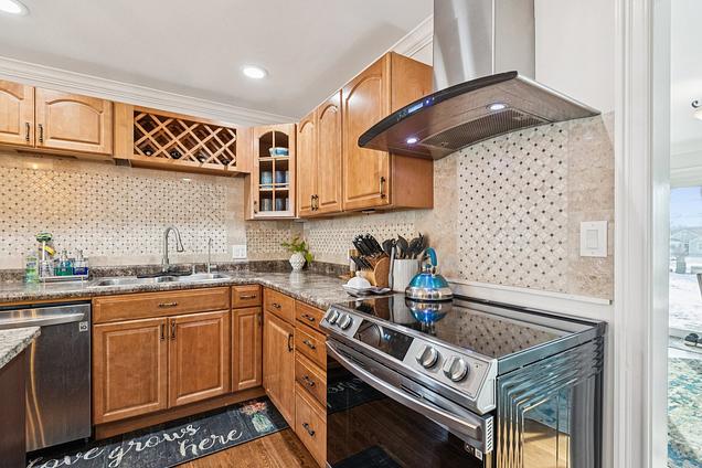 212 Lewis Avenue Wauconda, IL House Contingent - Photo 9 of 32. Opens carousel modal