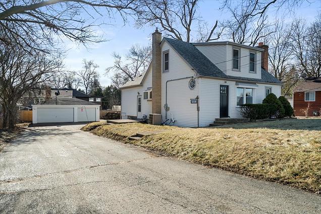 318 E Liberty Street Wauconda, IL House Contingent - Photo 1 of 30. Opens carousel modal
