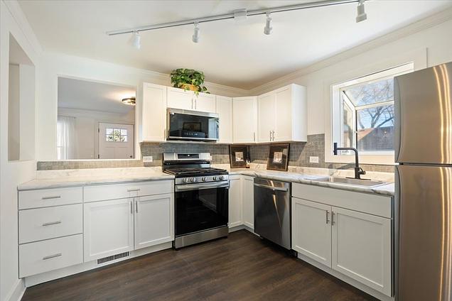 318 E Liberty Street Wauconda, IL House Contingent - Photo 2 of 30. Opens carousel modal