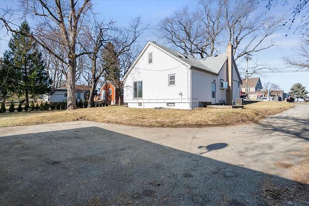 318 E Liberty Street Wauconda, IL House Contingent - Photo 22 of 30. Opens carousel modal