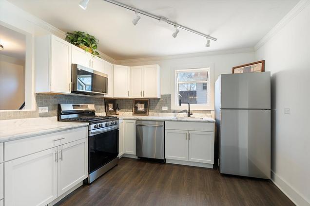 318 E Liberty Street Wauconda, IL House Contingent - Photo 6 of 30. Opens carousel modal