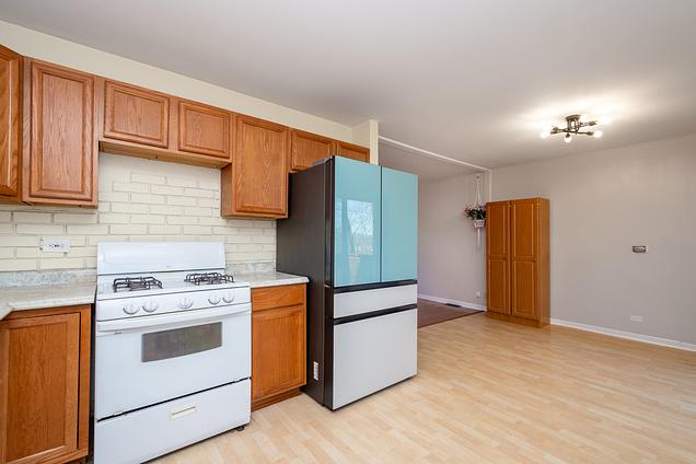 424 Woodland Avenue Wauconda, IL House Active - Photo 11 of 42. Opens carousel modal