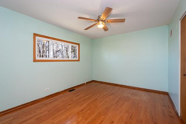 424 Woodland Avenue Wauconda, IL House Active - Photo 12 of 42. Opens carousel modal