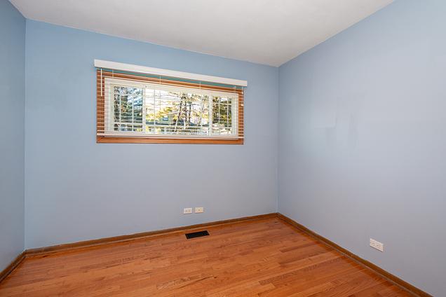 424 Woodland Avenue Wauconda, IL House Active - Photo 17 of 42. Opens carousel modal