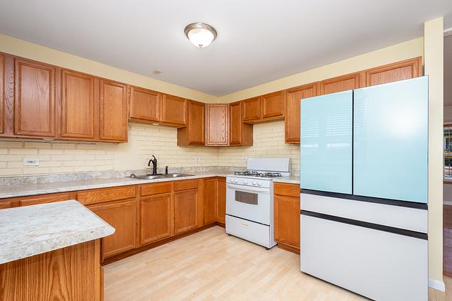 424 Woodland Avenue Wauconda, IL House Active - Photo 10 of 42. Opens carousel modal