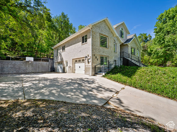 685 S Skylake Dr