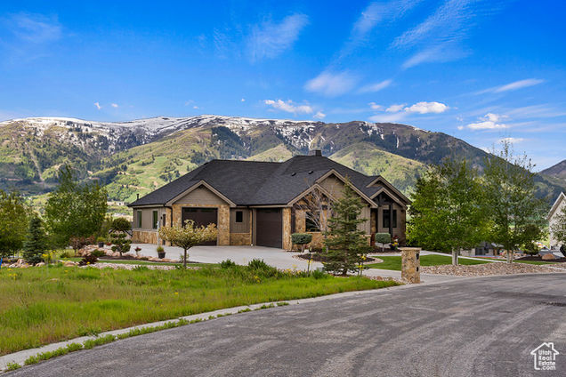 3858 E Eagle Ct