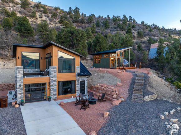 342 E Overlook Ln