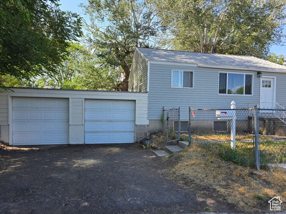 1083 W Fremont Ave