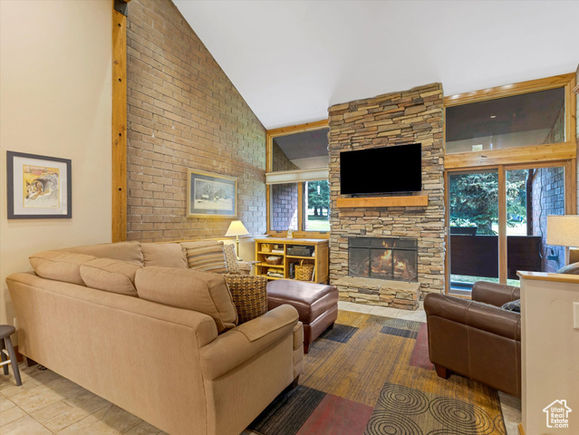 1679 Captain Molly Dr