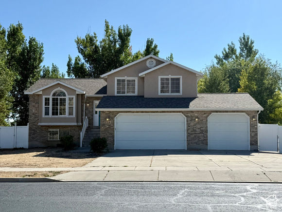 2573 W Remuda Dr