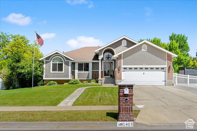 1403 Gleneagles Dr