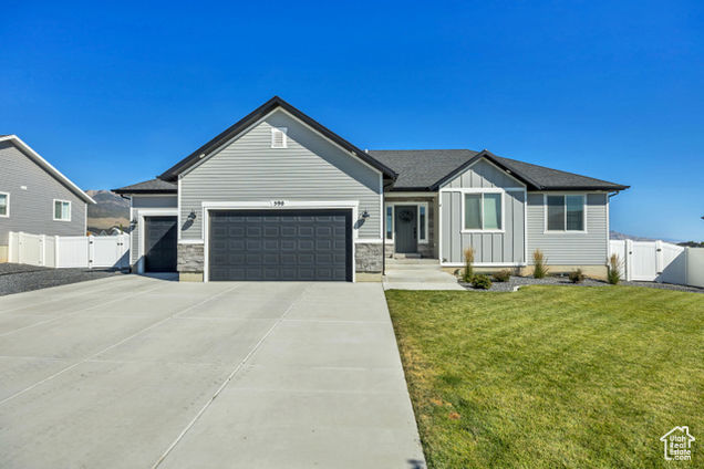 590 W Durfee St