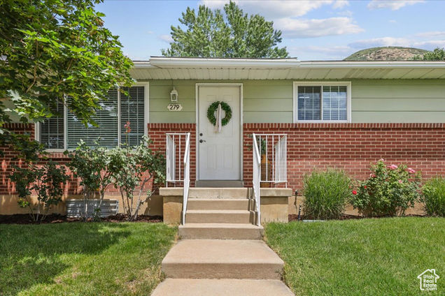 279 E Peachtree Dr N