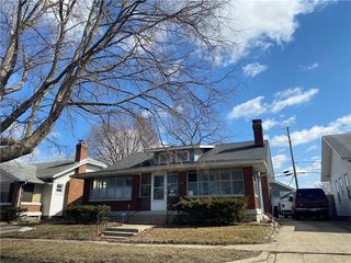 853 N Gladstone Avenue